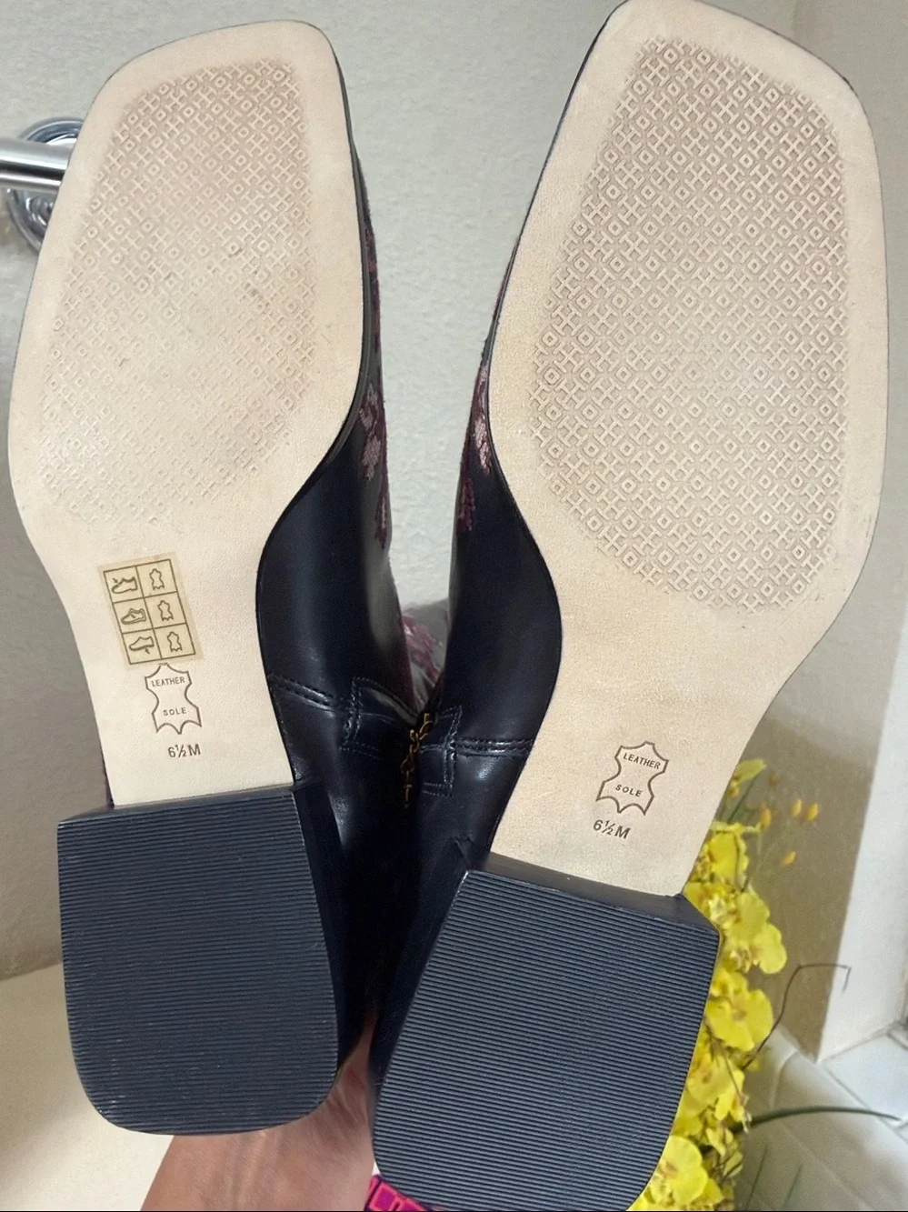 Tory Burch Leather Boots Black with Embroidery . NEW in Box / dust bag